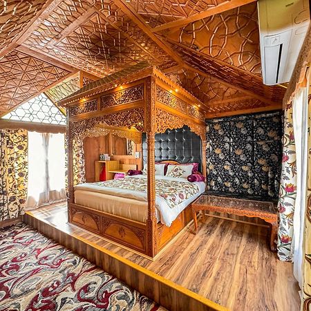 New Jacquline Heritage Houseboats Srīnagar Exterior foto