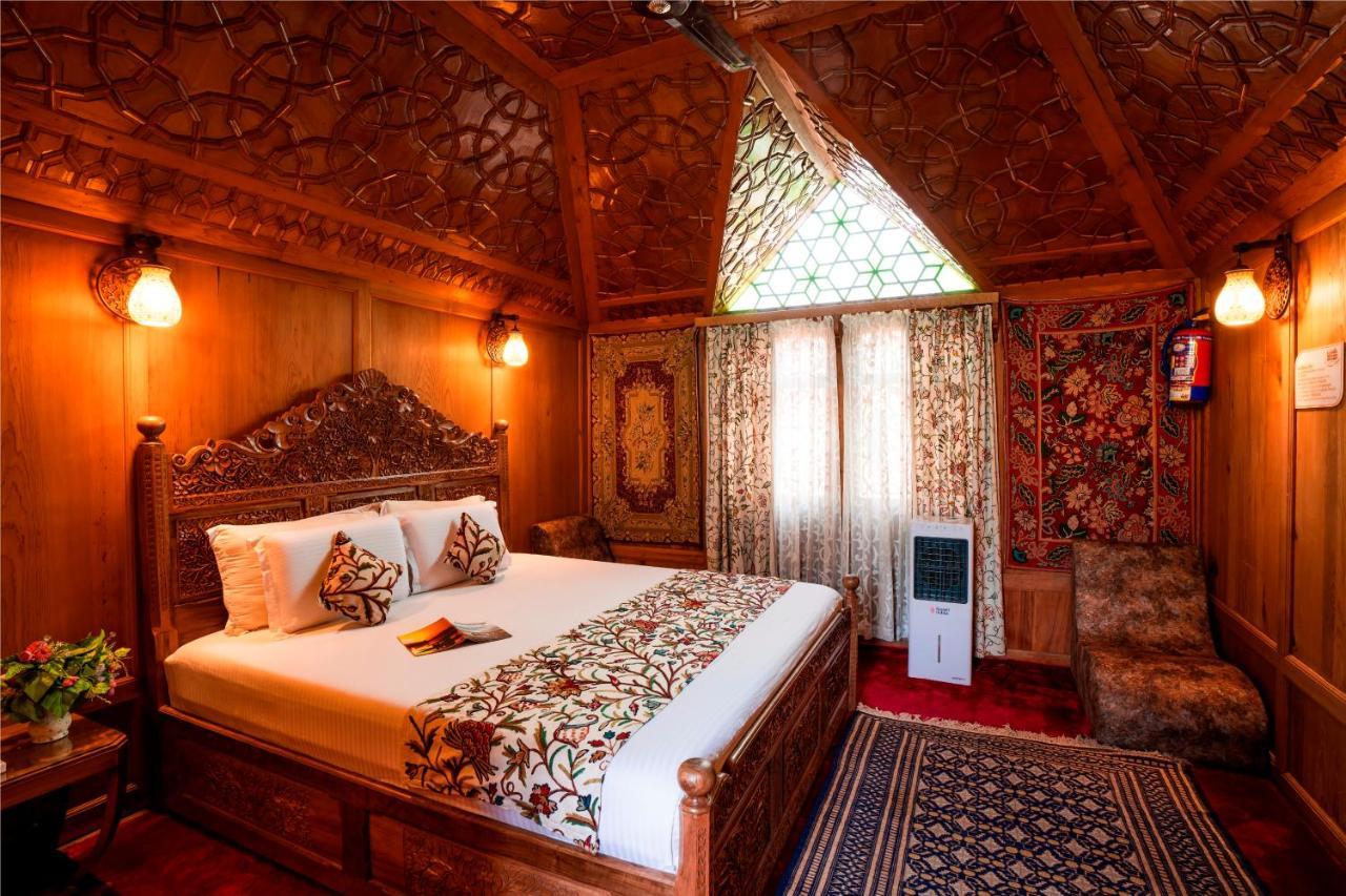 New Jacquline Heritage Houseboats Srīnagar Exterior foto
