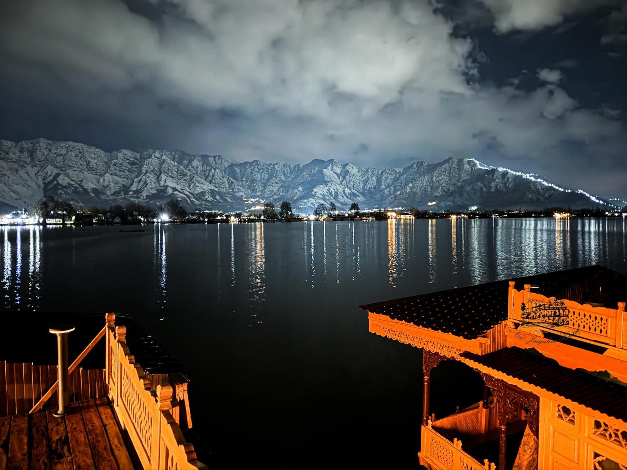 New Jacquline Heritage Houseboats Srīnagar Exterior foto