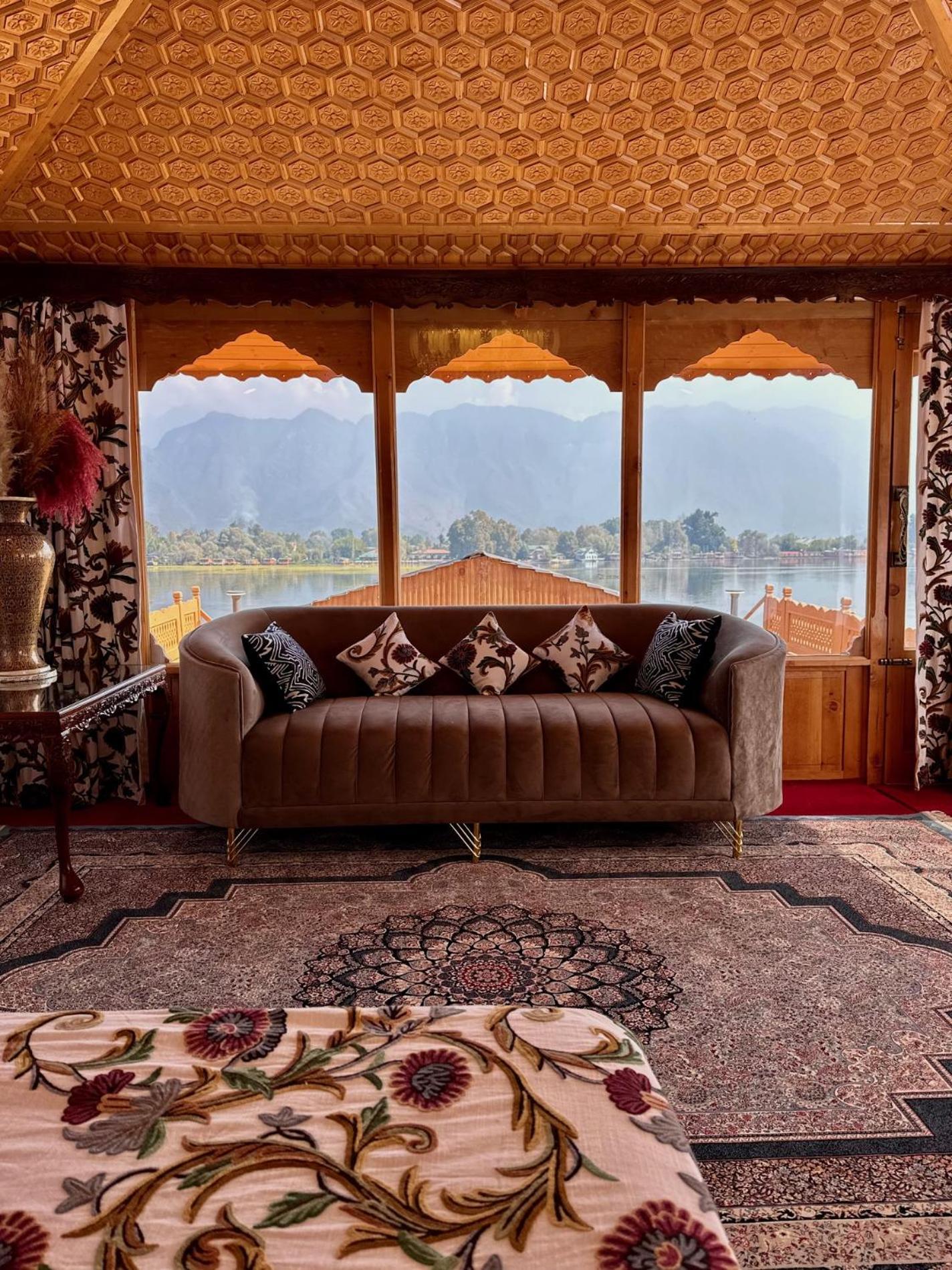 New Jacquline Heritage Houseboats Srīnagar Exterior foto