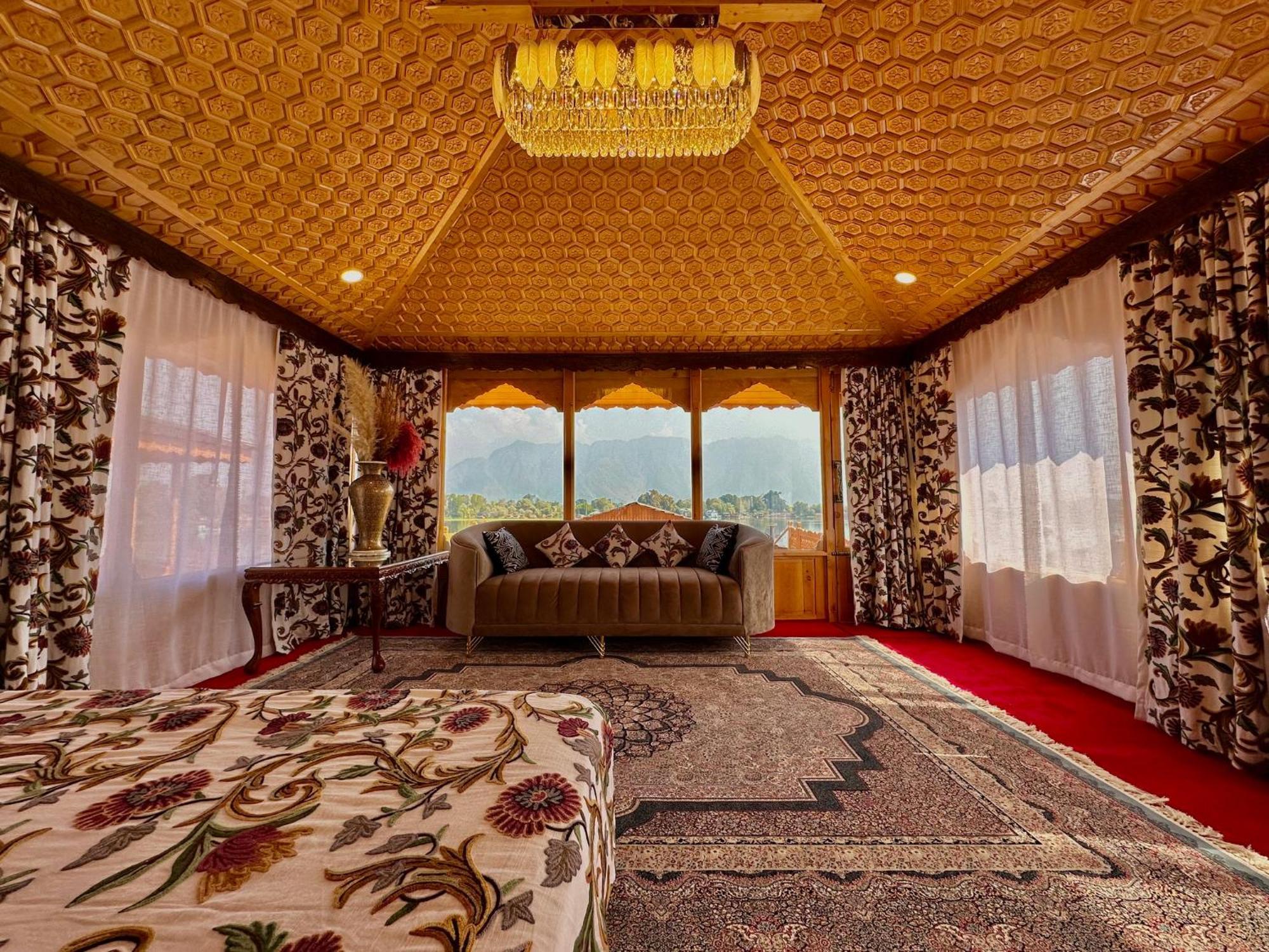 New Jacquline Heritage Houseboats Srīnagar Exterior foto