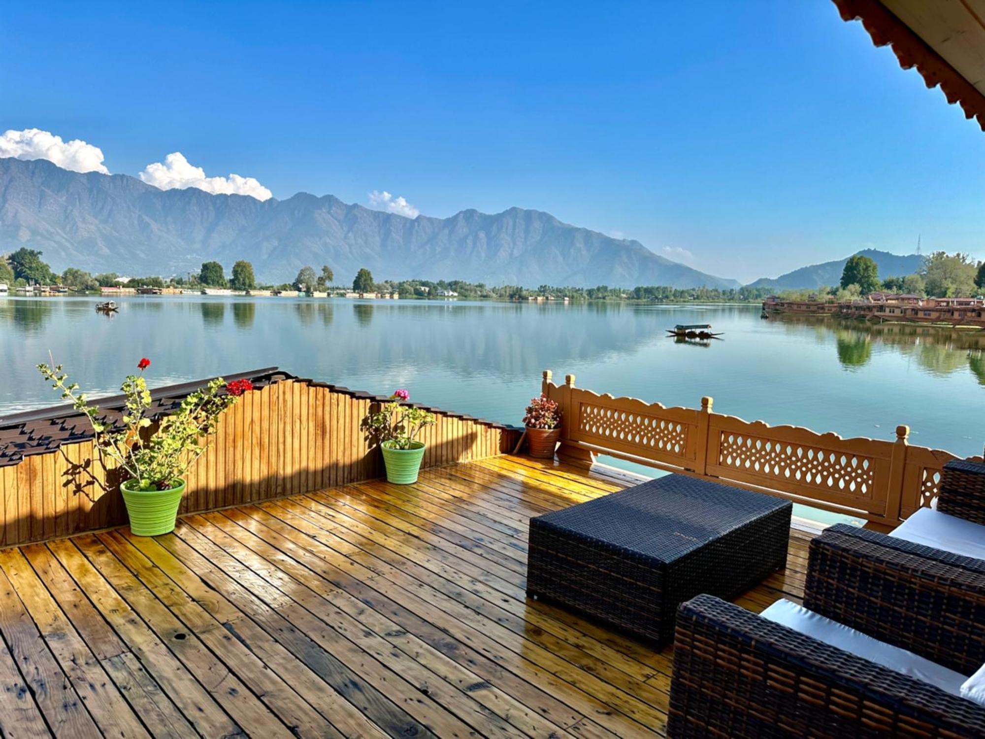New Jacquline Heritage Houseboats Srīnagar Exterior foto