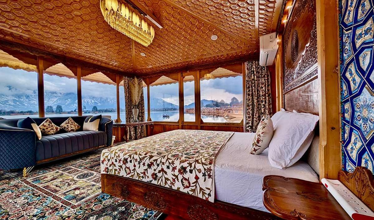 New Jacquline Heritage Houseboats Srīnagar Exterior foto