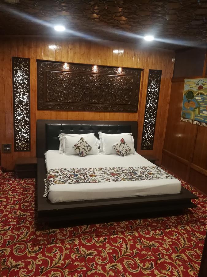 New Jacquline Heritage Houseboats Srīnagar Exterior foto